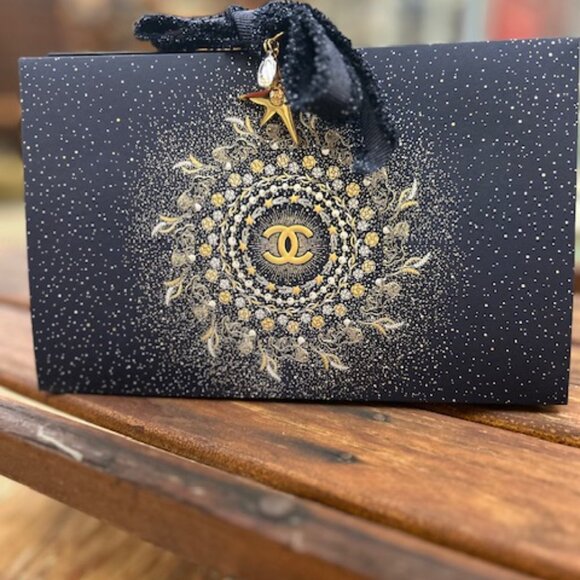 Authentic Chanel 2025 Winter Constellation gift bag, Chanel tissue paper, charm - Picture 3 of 4